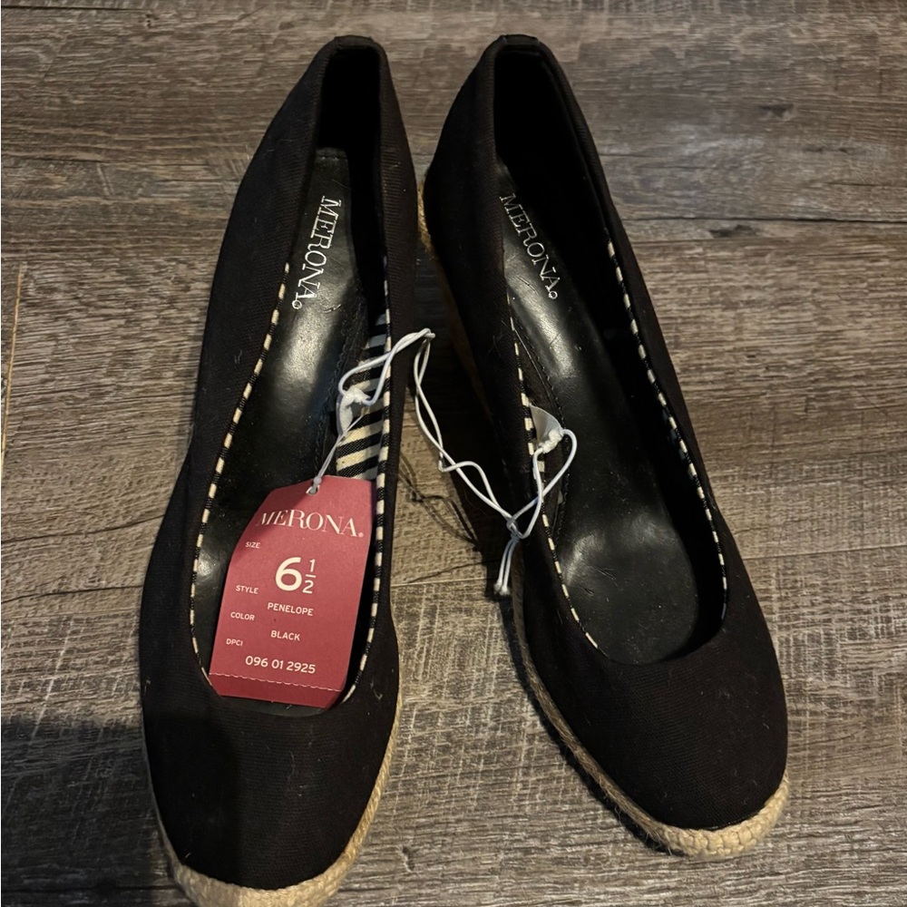 Black wedge shoes